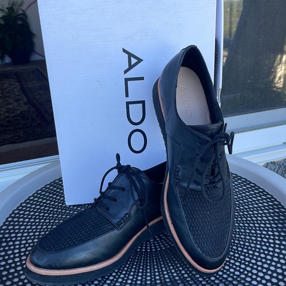 Aldo Gater Women US7. Black leather lace up orange sole accent. Mint condition. - Picture 8 of 8